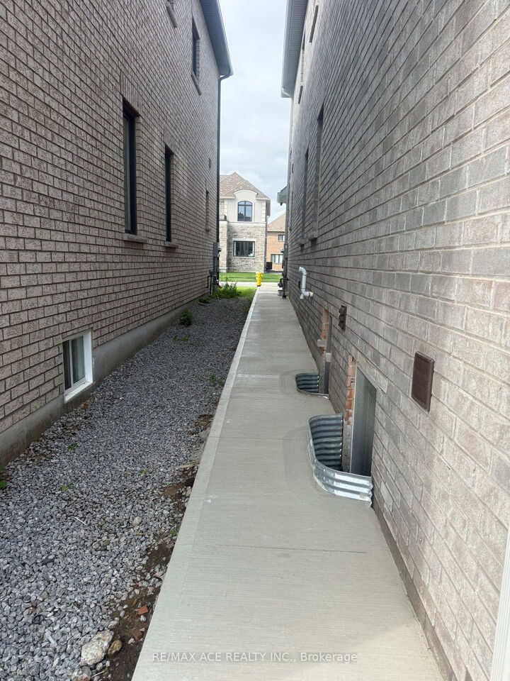 Property Photo:  2219 Beckman Crescent Bsmt  ON L1L 0W8 