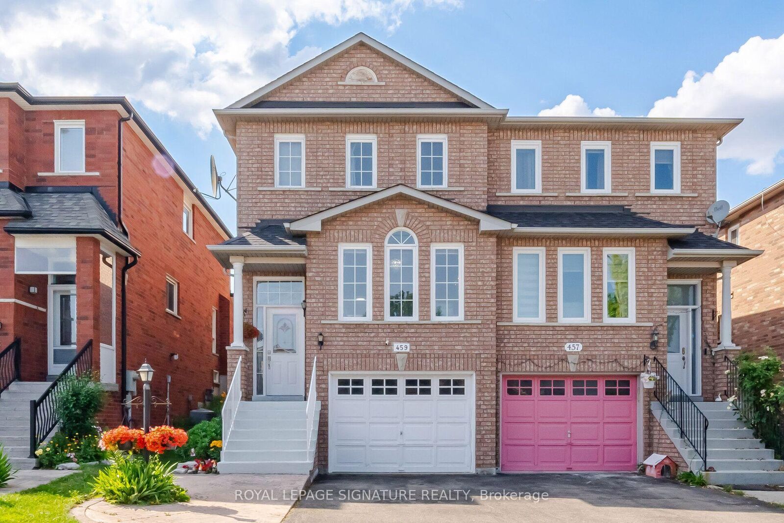 Property Photo: 459 Wildgrass Road ON L5B 4H5