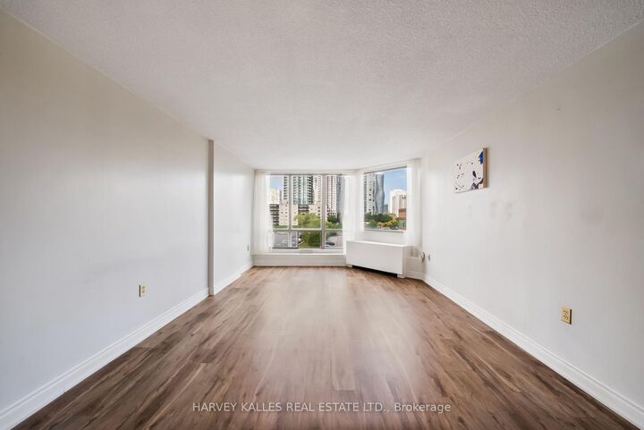 Property Photo:  25 Fairview Road 505  ON L5B 3Y8 
