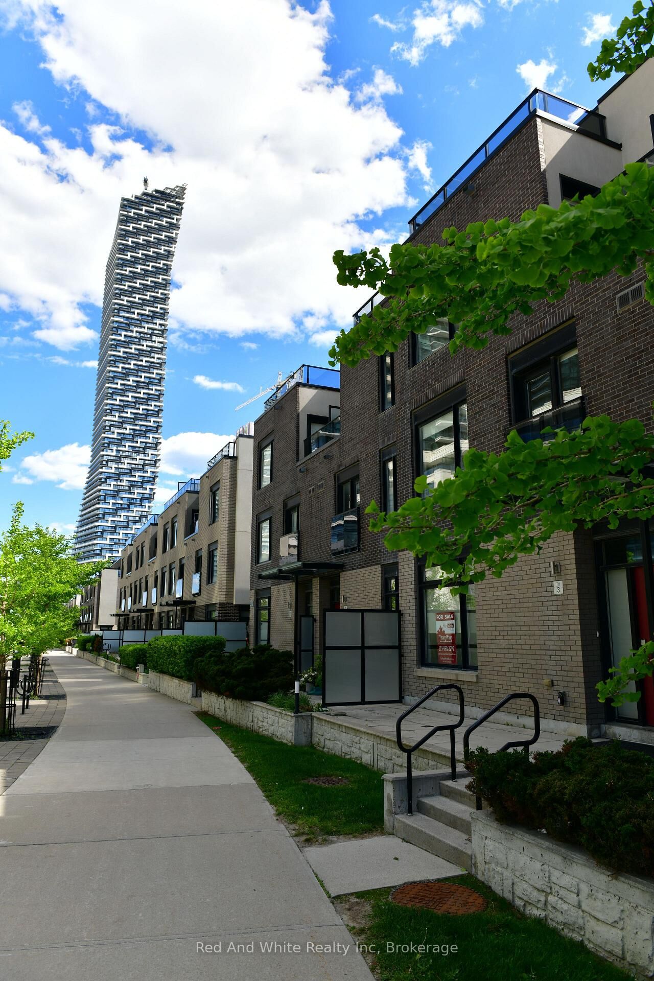 Property Photo:  4080 Parkside Village Drive 3  ON L5B 0K2 
