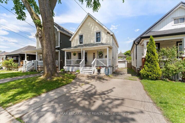 Property Photo:  17 Craigmiller Avenue  ON L8L 3H9 