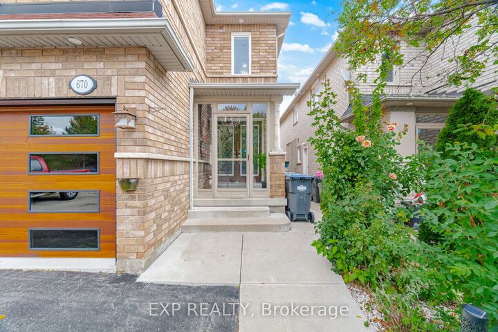 Property Photo:  670 Wildgrass Road  ON L5B 4J5 