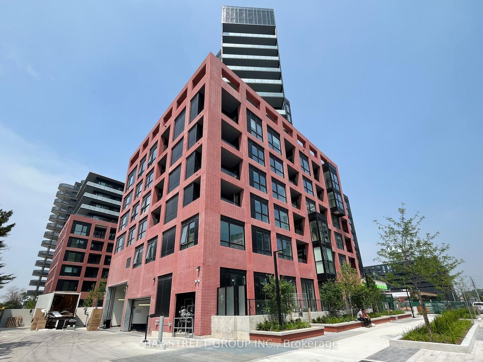 Property Photo:  8 Tippett Road 817  ON M3H 0E7 
