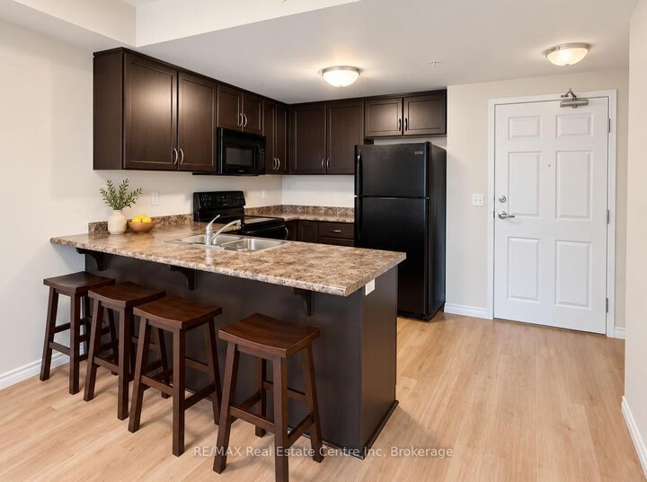 Property Photo:  67 Kingsbury Square 303  ON N1L 0L3 