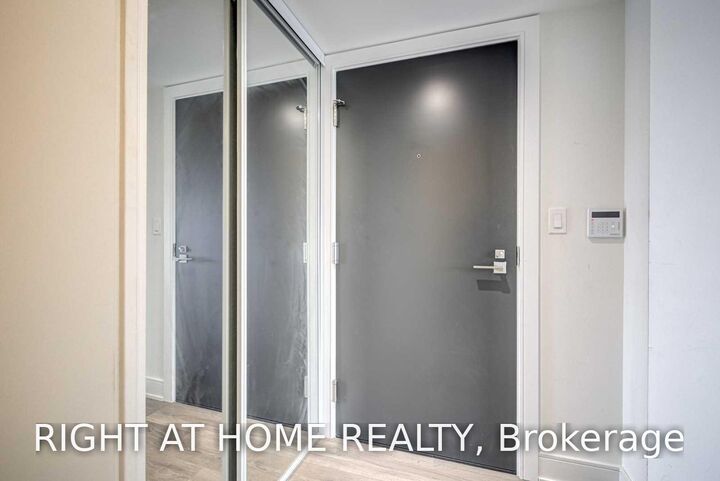 Property Photo:  89 McGill Street 1402  ON M5B 1H5 