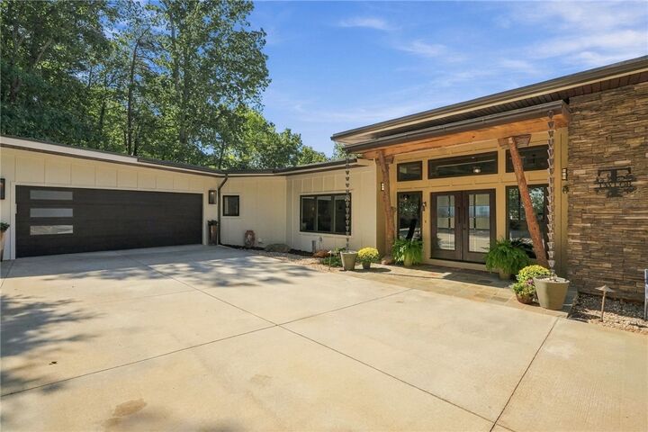 Property Photo:  1133 Altamont Road  SC 29609 