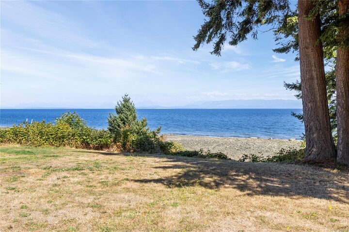 Property Photo:  2310 Seabank Rd  BC V9J 1Y2 