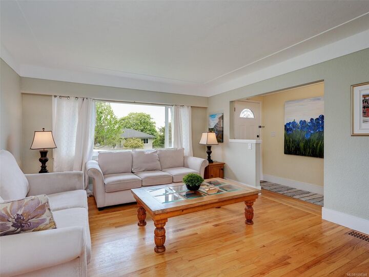 Property Photo:  530 Dumeresq St  BC V8Z 1X2 