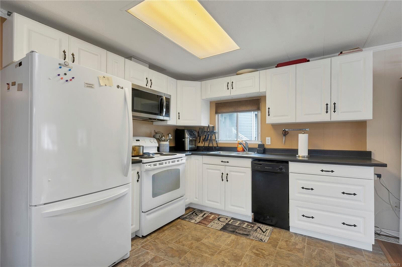 Property Photo:  951 Homewood Rd #81  BC V9W 3N7 