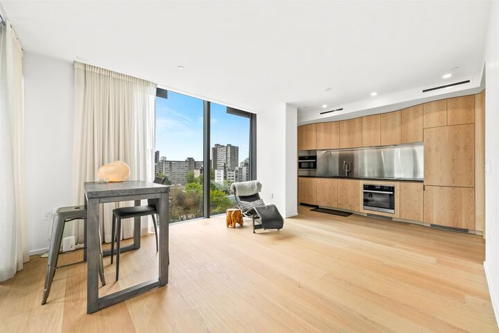 Property Photo:  1568 Alberni Street 1204  BC V6G 0E3 