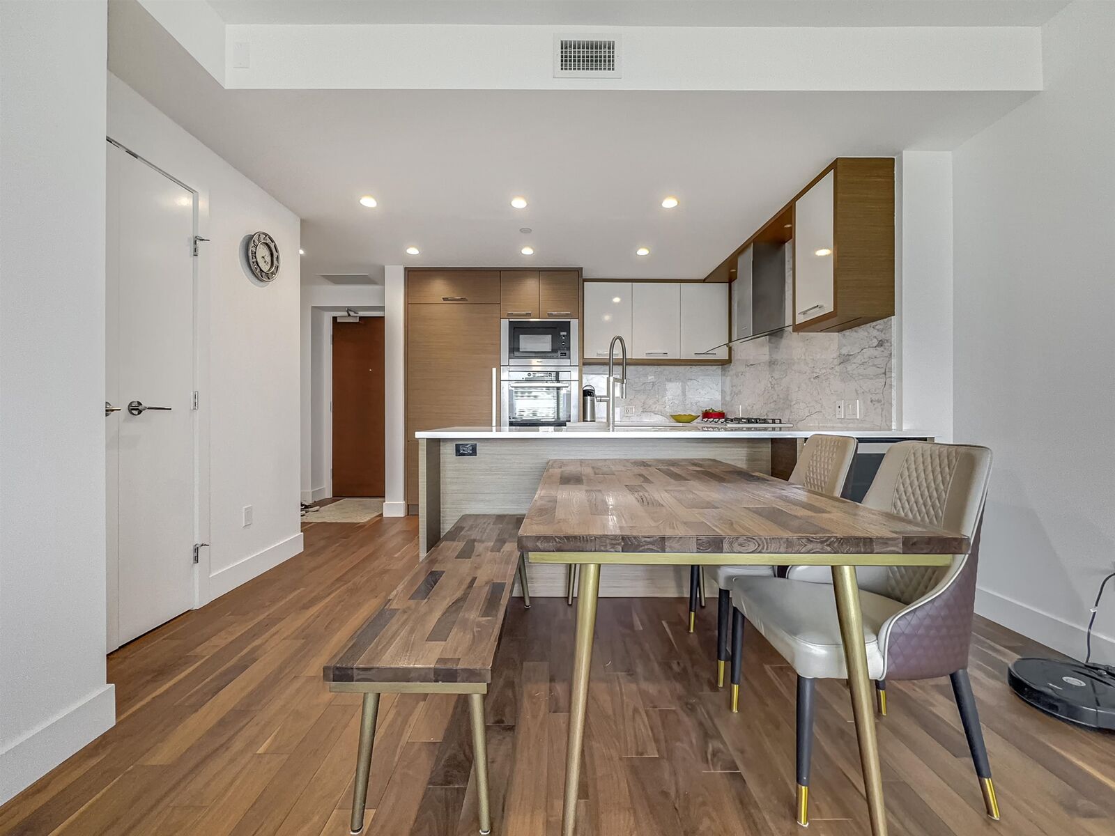 Property Photo:  4360 Beresford Street 17xx  BC V5H 0G2 