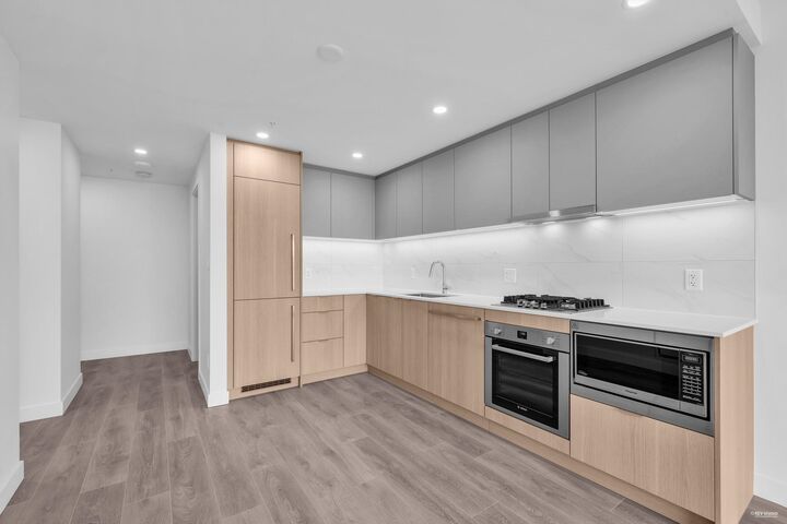 Property Photo:  318 Alderson Avenue 21xx  BC V3K 1T2 