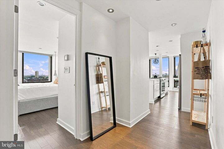Property Photo: 220 Locust Street 12gs PA 19106