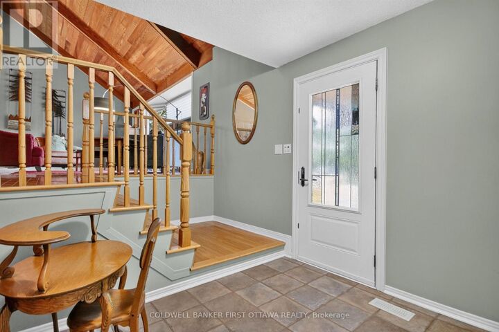 Property Photo: 9 Foxrun Lane ON K1V 9W4