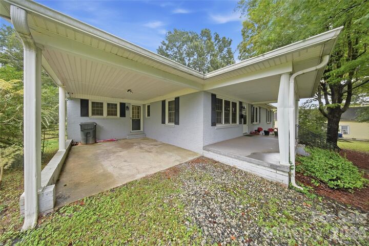 Property Photo:  605 S Styers Street  NC 28021 