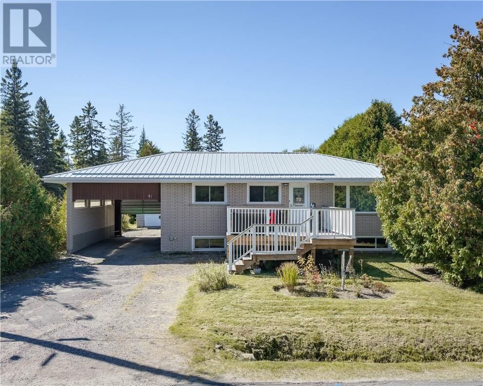 Property Photo:  41 Moxam Drive  ON P3Y 1C5 