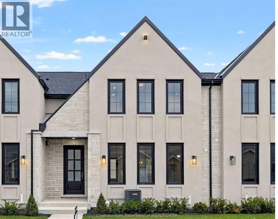 Property Photo:  866 Park Avenue West  ON N7M 6G1 