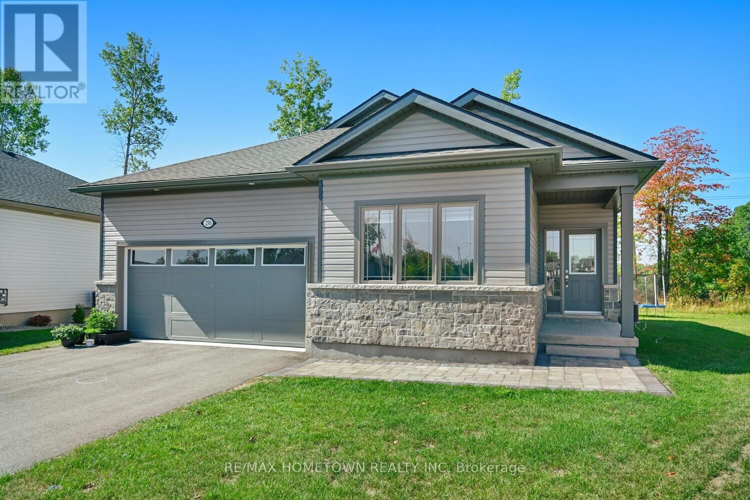 Property Photo:  250 Adley Drive  ON K6V 7J2 