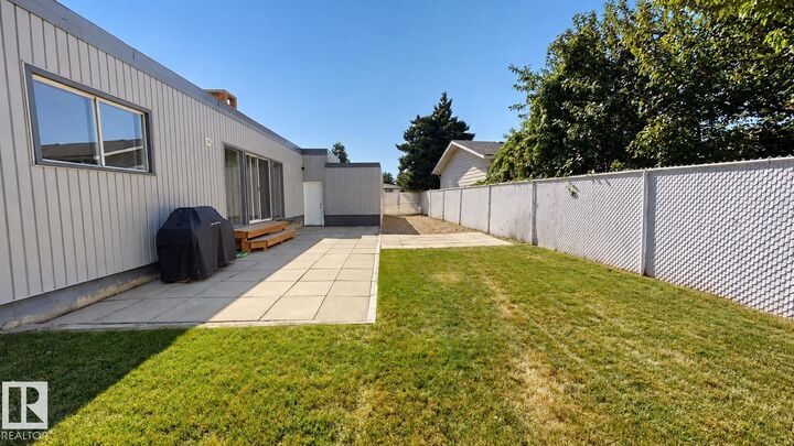 Property Photo:  8204 14 Avenue NW  AB T6K 1X4 