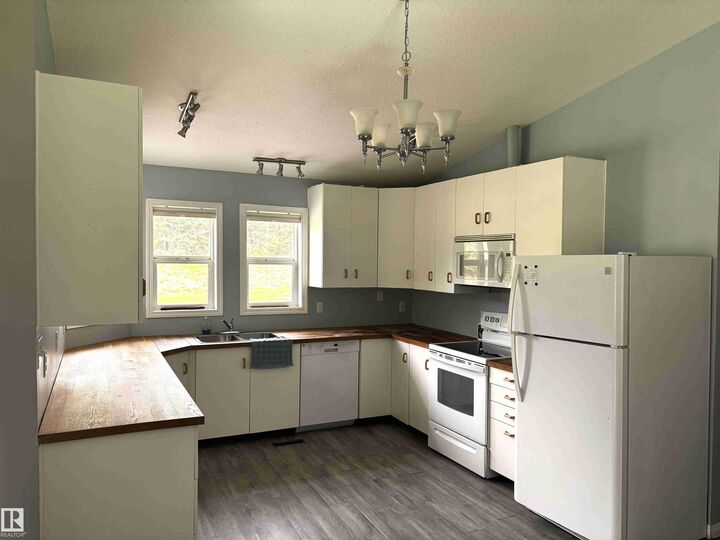 Property Photo:  55029 Hwy 761  AB T0C 0T0 