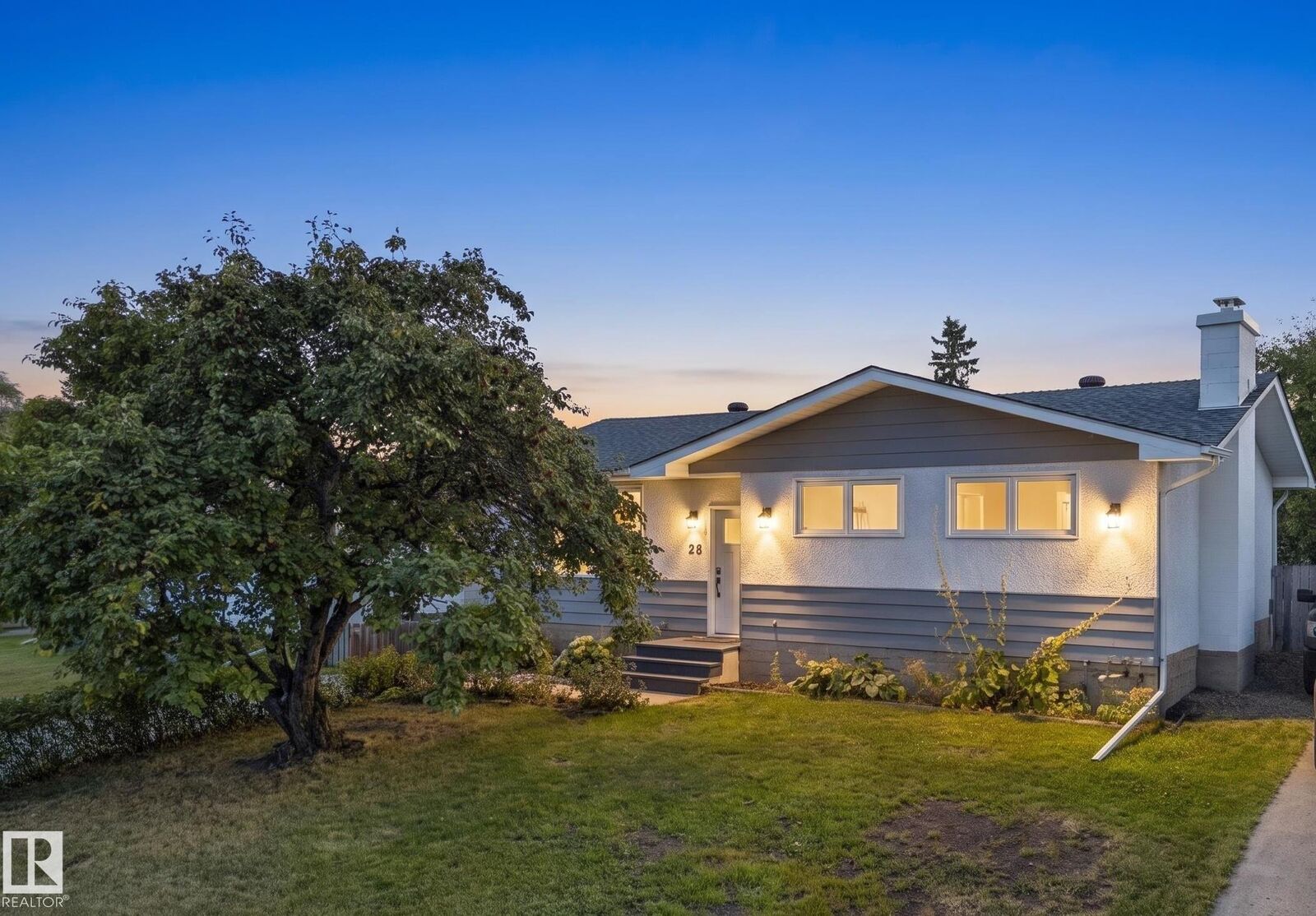 Property Photo: 25 Milburn Crescent AB T8A 0T9