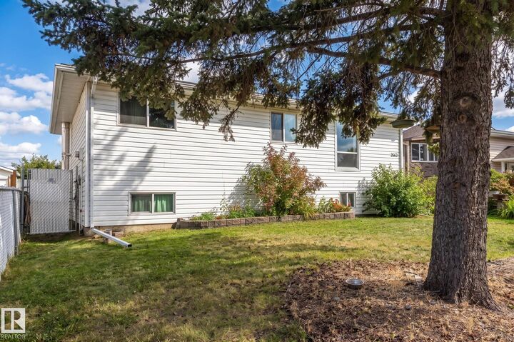 Property Photo:  2663 89 Street NW  AB T6K 2Y9 