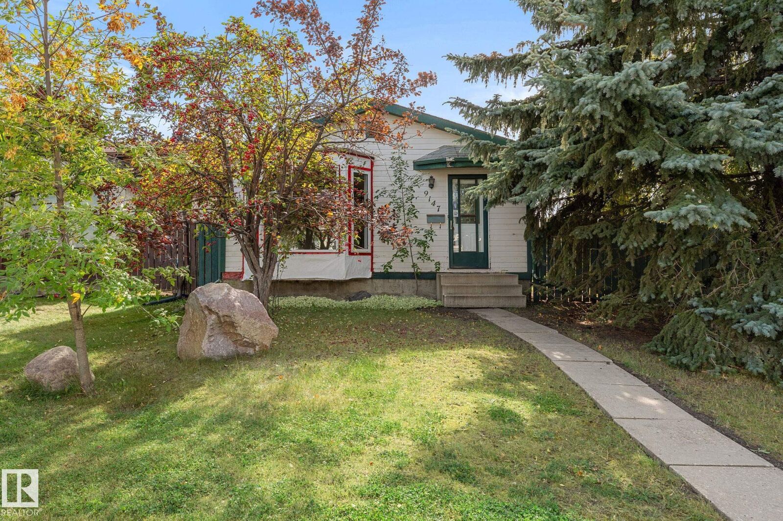 Property Photo:  9147 180A Avenue NW  AB T5Z 2K3 