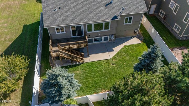 Property Photo: 817 15th Avenue E ND 58601