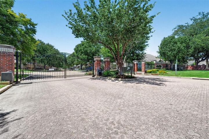 Property Photo:  1123 Parkhaven Lane  TX 77077 
