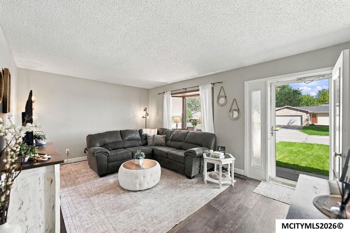 Property Photo:  7 Parkwood Pl  IA 50438 