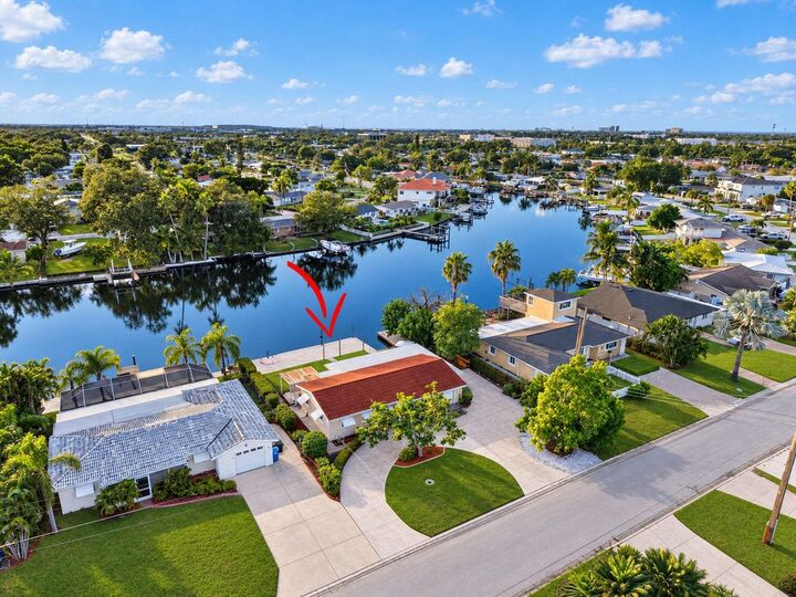 Property Photo: 9398 Sun Isle Drive NE FL 33702