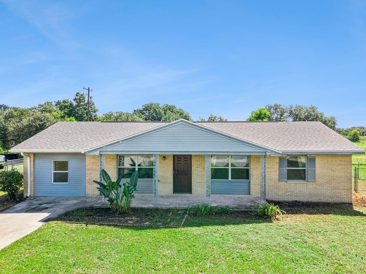 Property Photo: 842 Blackwood Drive FL 33898