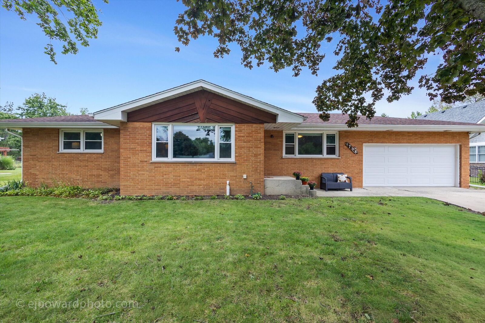 Property Photo: 1708 60th Street IL 60525