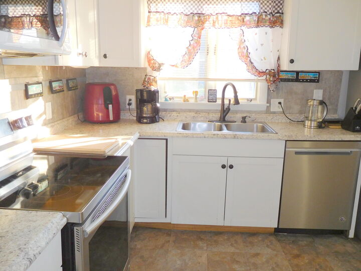 Property Photo:  18 Richmond Avenue  ME 04240 