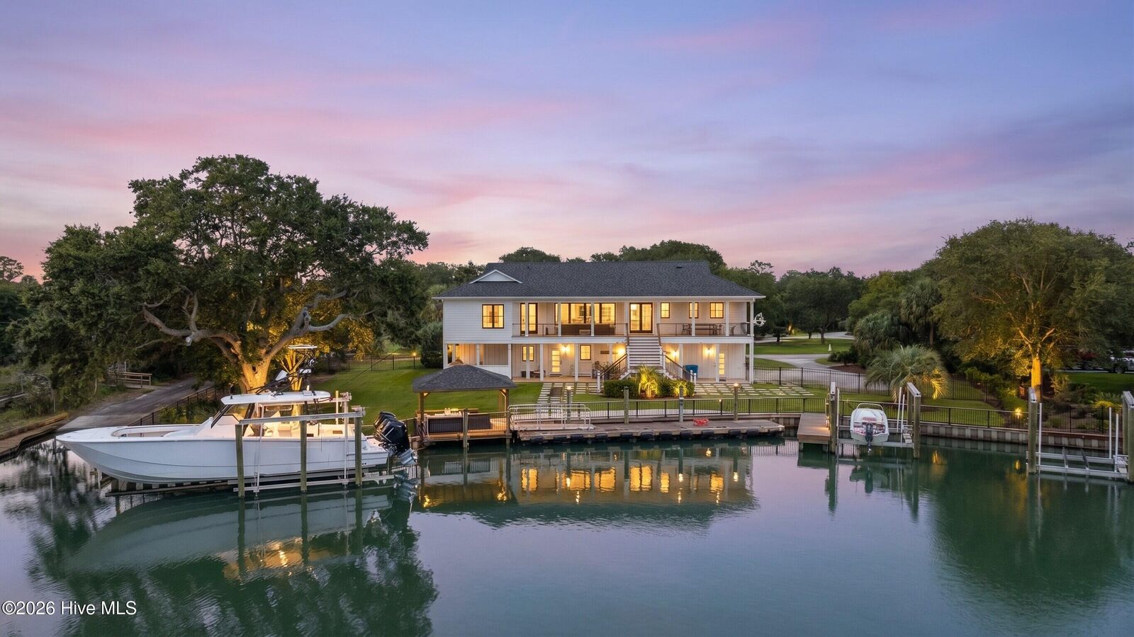 Property Photo:  808 Inlet View Drive  NC 28409 