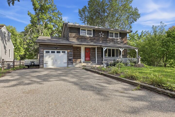Property Photo:  624 Montrose Boulevard  MN 55313 