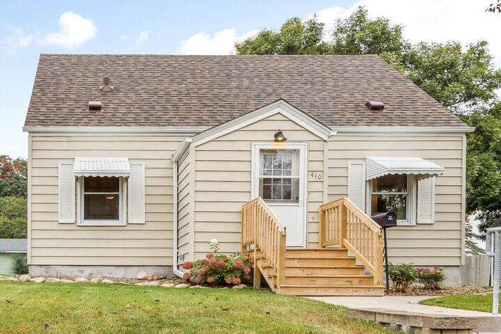 Property Photo:  410 2nd Avenue NW  MN 55313 