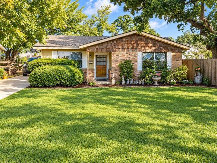 Photo de la propriété:  120 &Amp 118 Woodland Avenue  TX 75110 
