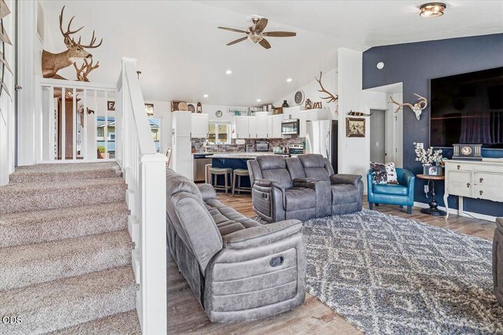 Property Photo: 522 Scenic Loop OR 97734