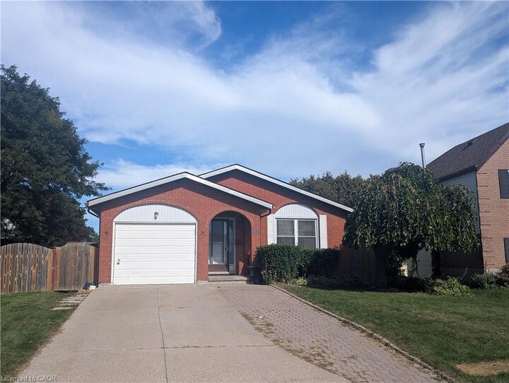 Property Photo:  23 Hubert Court  ON N3C 3R2 