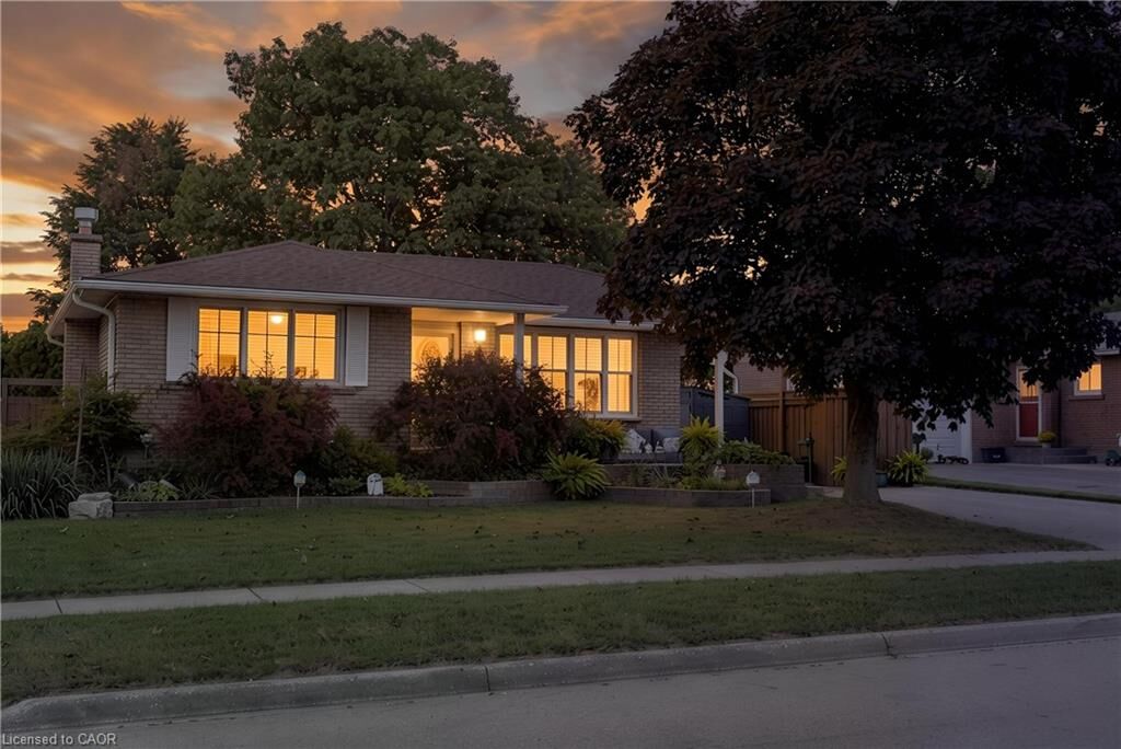 Property Photo: 91 Lynndale Road ON N3Y 4W9