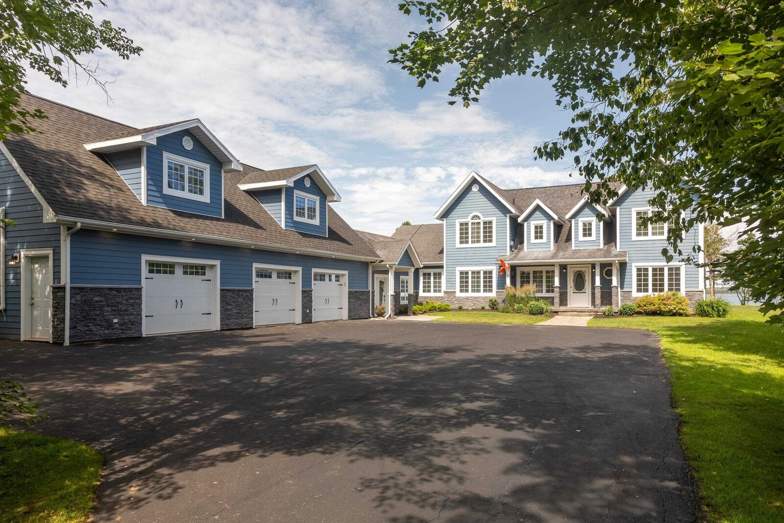 Property Photo:  510 City View Drive  PE C1B 0V8 
