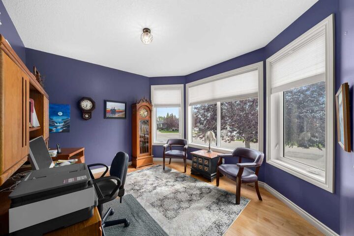 Photo de la propriété: 64 Elysian Crescent SW AB T3H 0E7