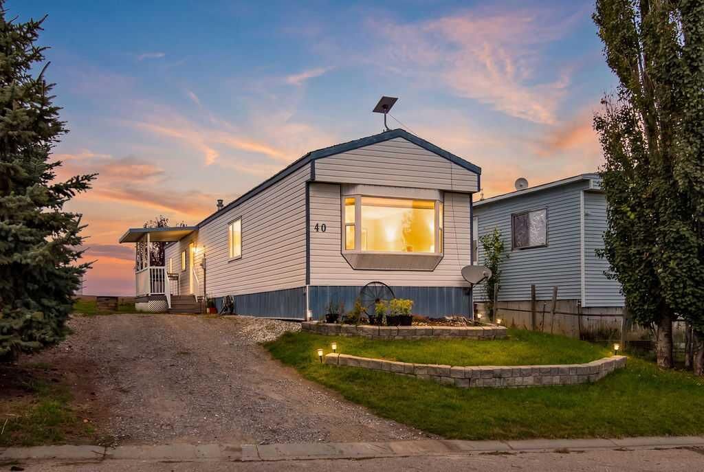 Property Photo: 40 Westmount Place AB T1V 1M7