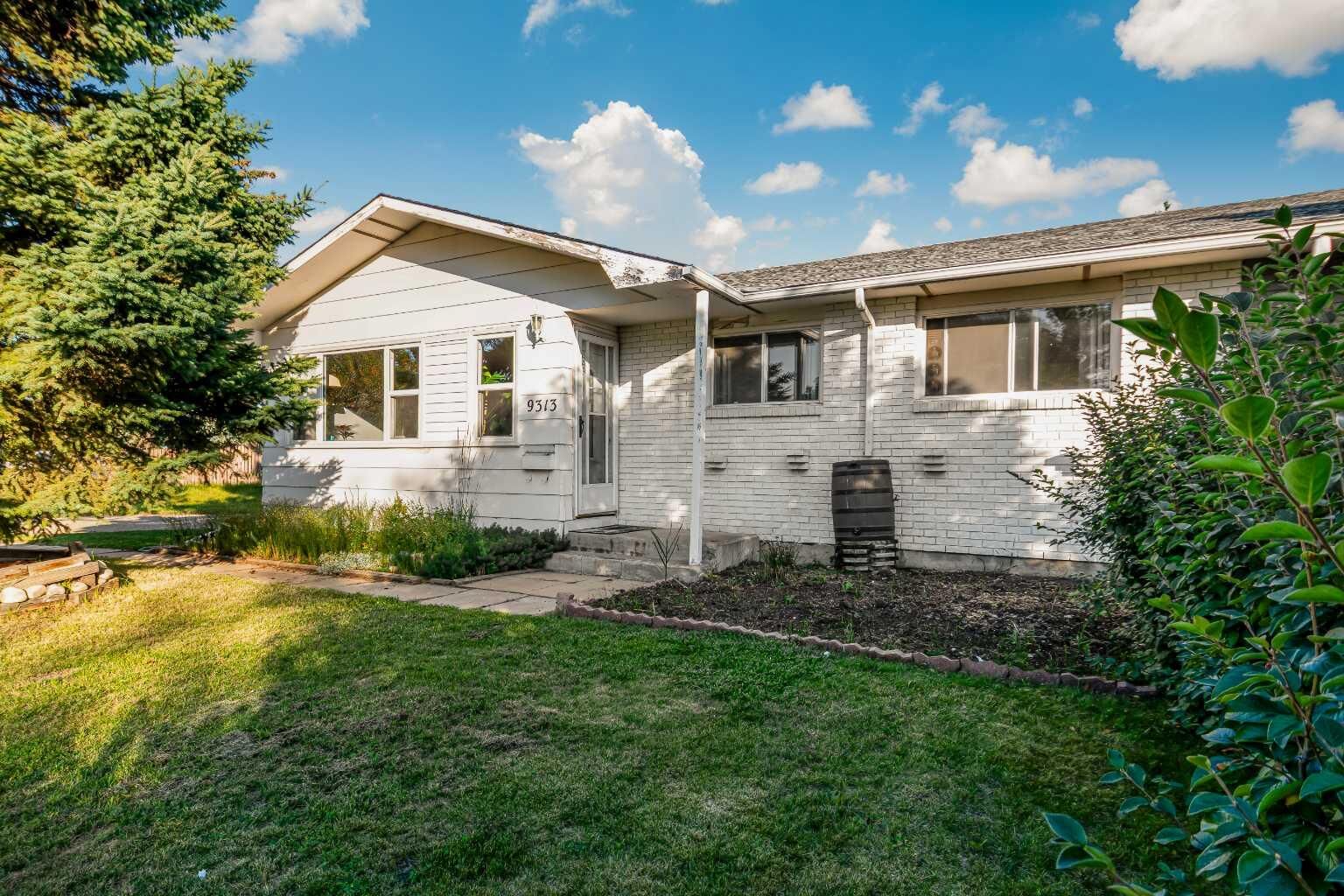 Property Photo: 9313 111 Avenue AB T8V 3G3