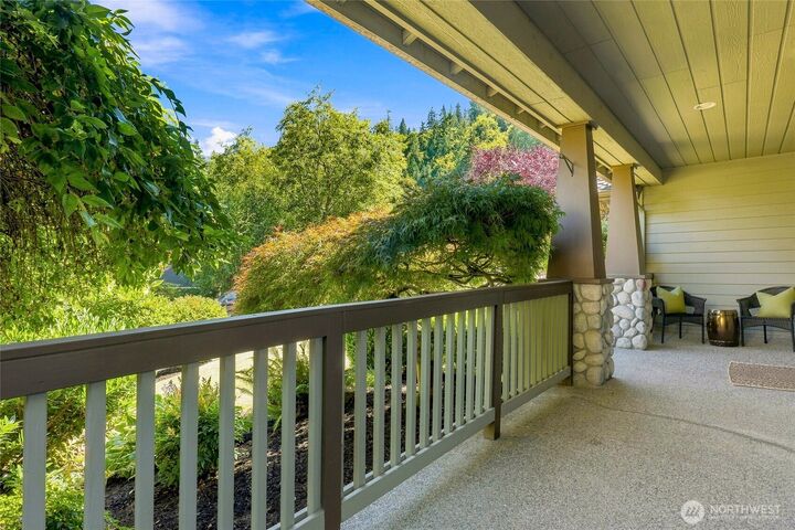 Property Photo:  5627  193rd Place SE  WA 98027 