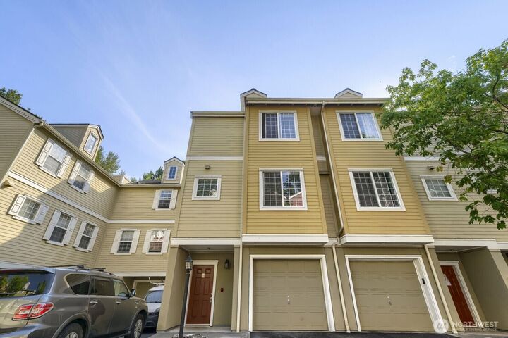 Property Photo:  1800 NE 40th Street F3  WA 98056 