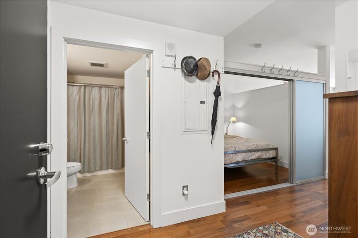 Property Photo:  2911  2nd Avenue 517  WA 98121 