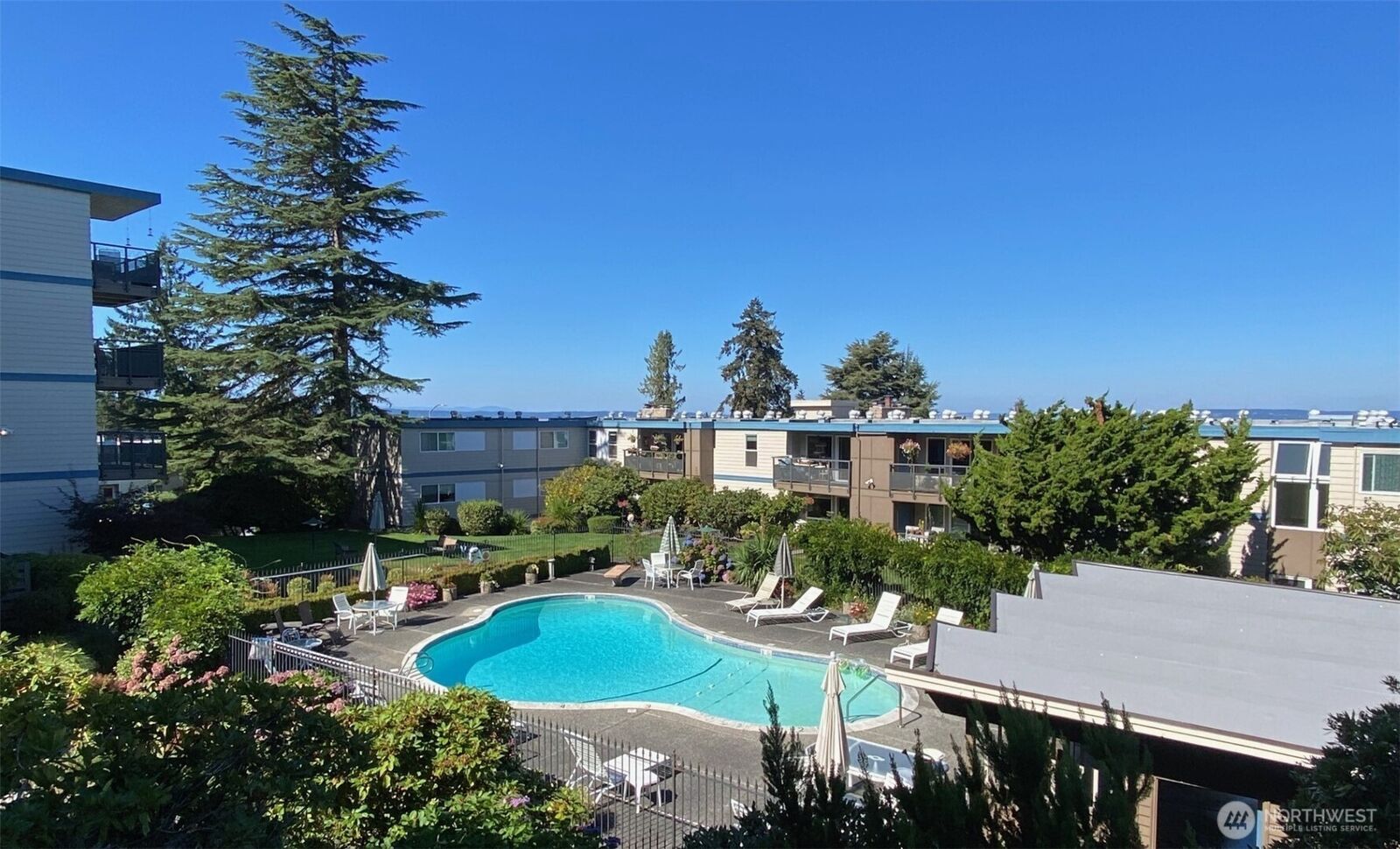 Property Photo: 550 Elm Way 206 WA 98020