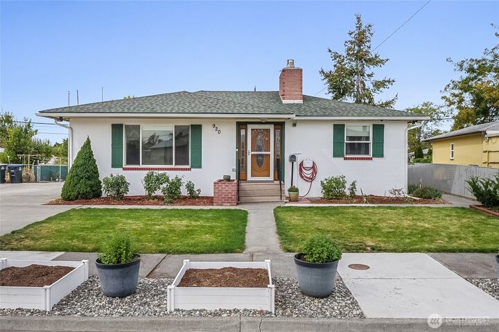 Property Photo:  920 S Dahlia Drive  WA 98837 